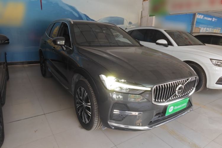 Used Volvo XC60 2022 B5 4x4 Smart Luxury Edition Front Right 45 Deg