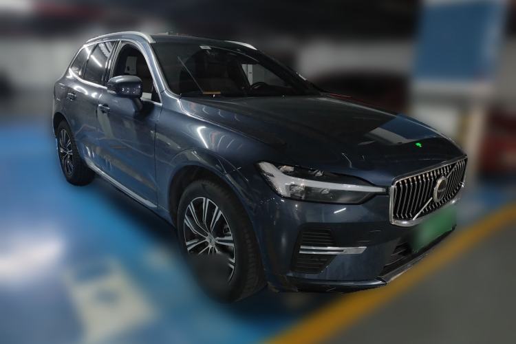 Used Volvo XC60 2022 B5 4x4 Smart Luxury Edition Front Right 45 Deg