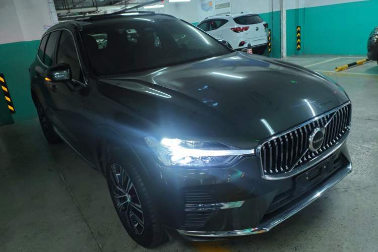 Used Volvo XC60 2022 B5 4x4 Smart Luxury Edition Front Right 45 Deg