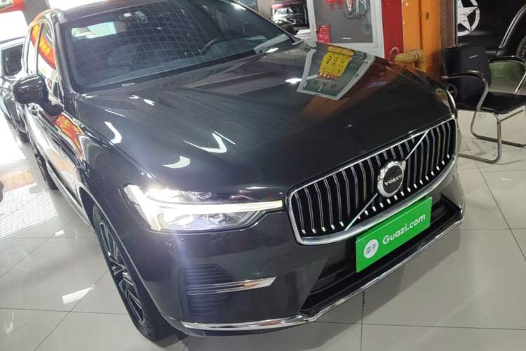 Used Volvo XC60 2022 B5 4x4 Smart Luxury Edition Front Right 45 Deg