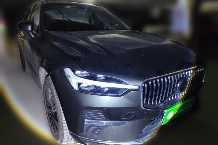 Used Volvo XC60 2022 B5 4x4 Smart Luxury Edition Front Right 45 Deg