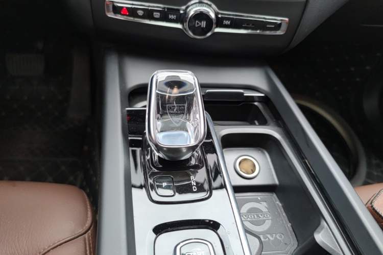 Used Volvo XC60 2022 B5 4x4 Zhiyi Luxury Edition Gear Lever
