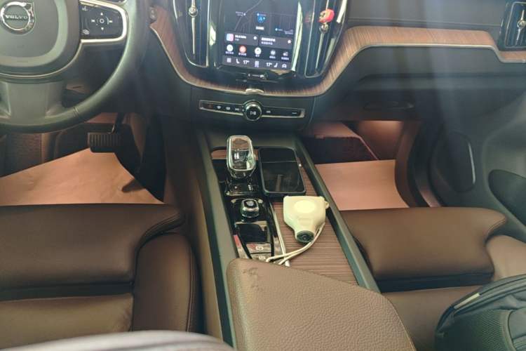 Used Volvo XC60 2022 B5 4x4 Smart Luxury Edition Gear Lever