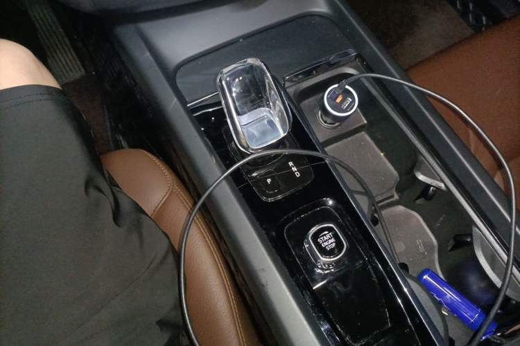 Used Volvo XC60 2022 B5 4x4 Zhiyi Luxury Edition Gear Lever