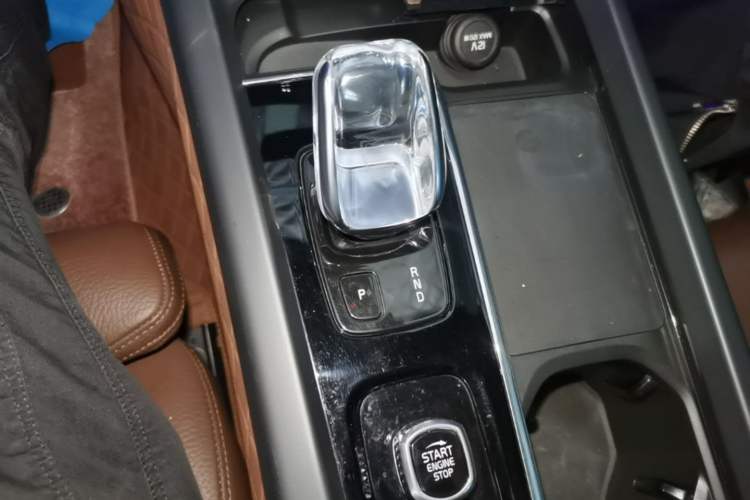 Used Volvo XC60 2022 B5 4x4 Smart Luxury Edition Gear Lever