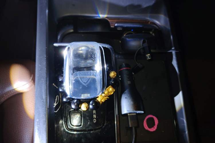Used Volvo XC60 2022 B5 4x4 Smart Luxury Edition Gear Lever
