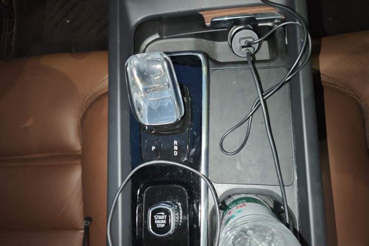 Used Volvo XC60 2022 B5 4x4 Smart Luxury Edition Gear Lever