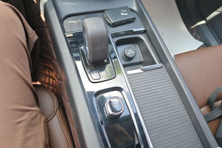 Used Volvo XC60 2022 B5 4x4 Zhiyi Luxury Edition Gear Lever