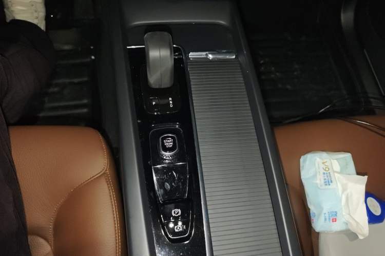 Used Volvo XC60 2022 B5 4x4 Zhiyi Luxury Edition Gear Lever