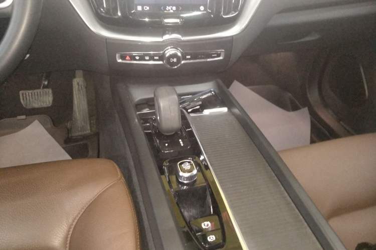 Used Volvo XC60 2022 B5 4x4 Zhiyi Luxury Edition Gear Lever