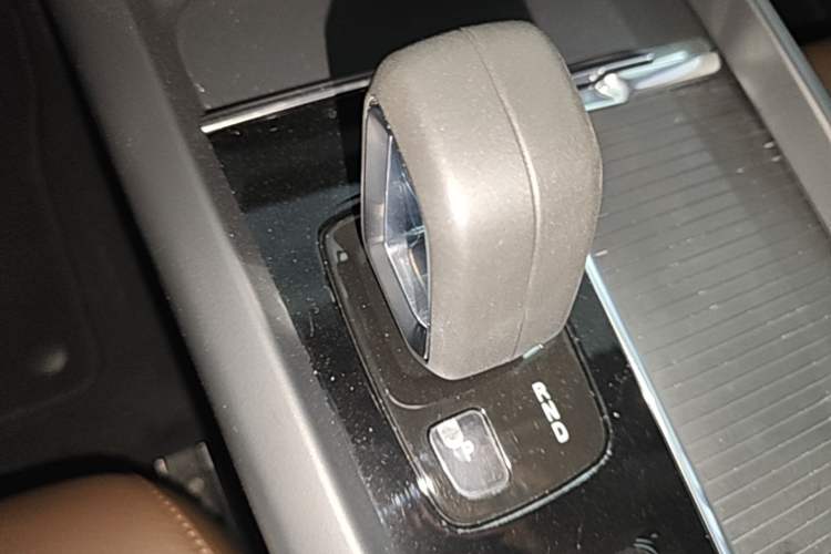 Used Volvo XC60 2022 B5 4x4 Zhiyi Luxury Edition Gear Lever