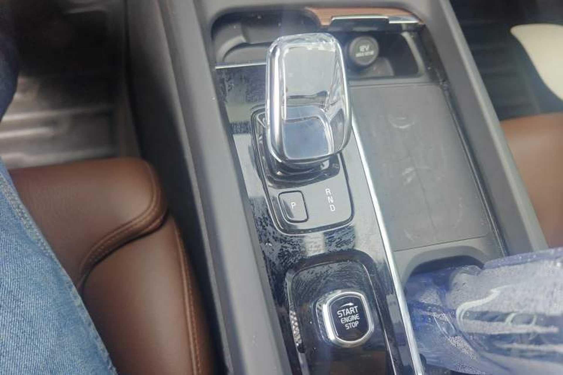 Used Volvo XC60 2022 B5 4x4 Smart Luxury Edition Gear Lever