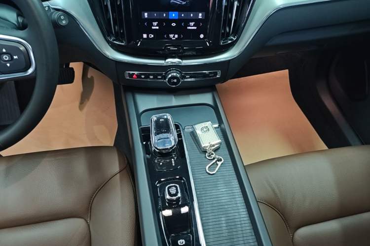 Used Volvo XC60 2022 B5 4x4 Zhiyi Luxury Edition Gear Lever