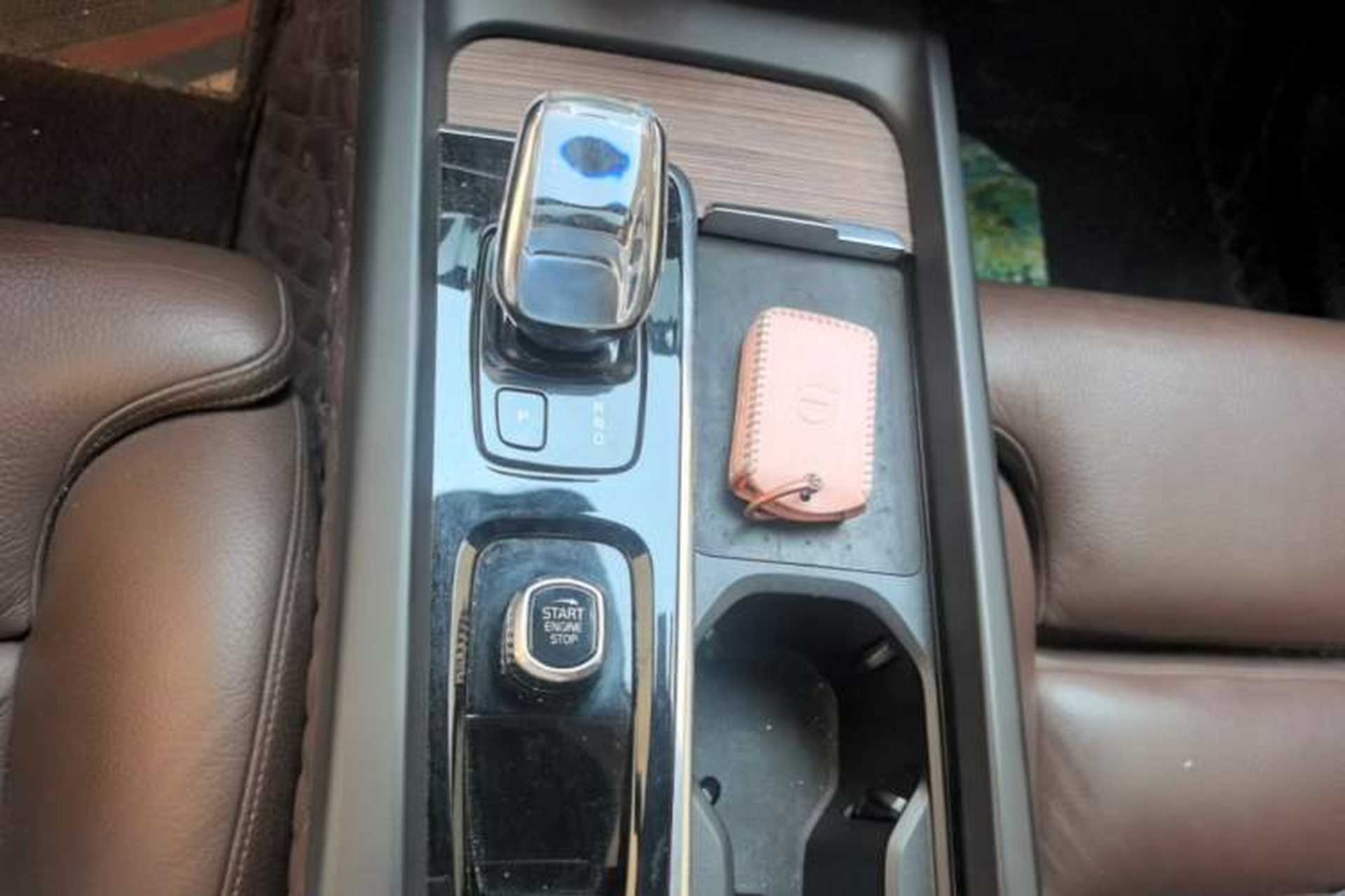 Used Volvo XC60 2022 B5 4x4 Smart Luxury Edition Gear Lever