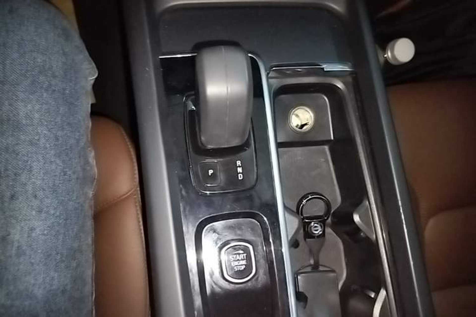 Used Volvo XC60 2022 B5 4x4 Zhiyi Luxury Edition Gear Lever