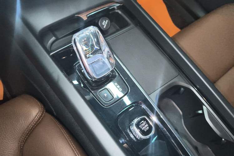 Used Volvo XC60 2022 B5 4x4 Smart Luxury Edition Gear Lever