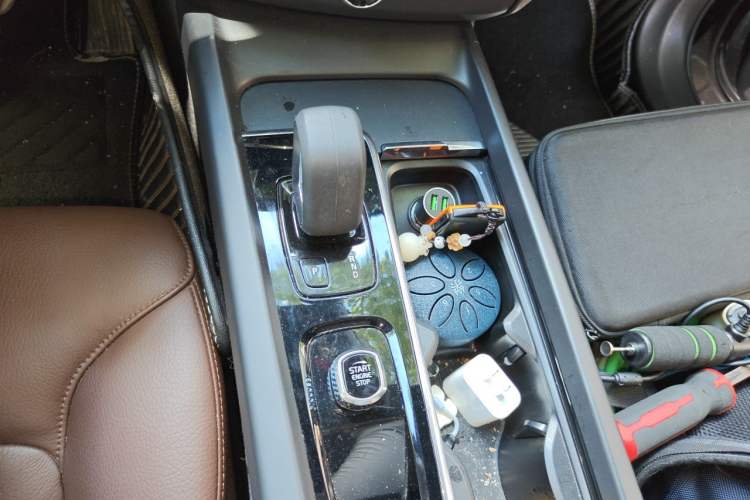 Used Volvo XC60 2022 B5 4x4 Zhiyi Luxury Edition Gear Lever