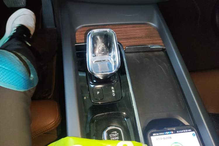 Used Volvo XC60 2022 B5 4x4 Smart Luxury Edition Gear Lever