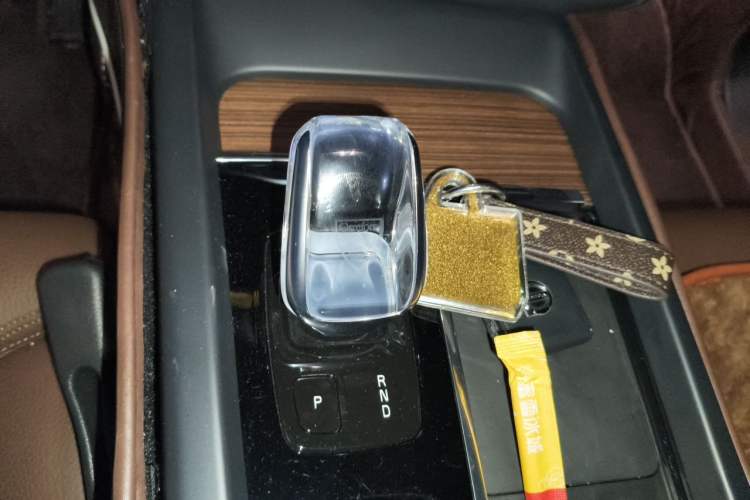 Used Volvo XC60 2022 B5 4x4 Smart Luxury Edition Gear Lever