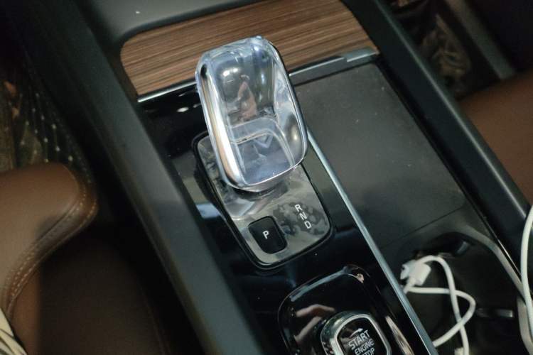 Used Volvo XC60 2022 B5 4x4 Smart Luxury Edition Gear Lever