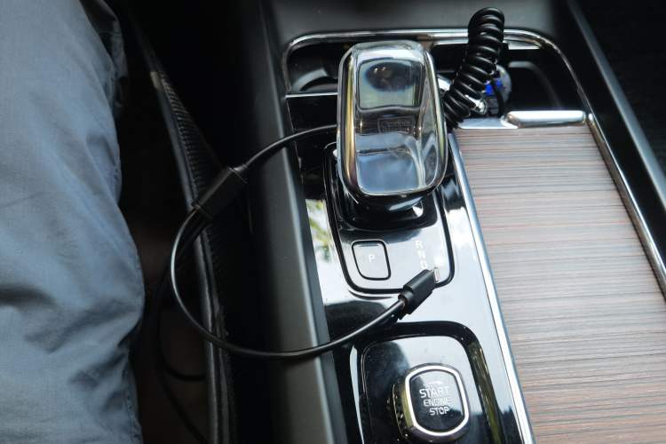 Used Volvo XC60 2022 B5 4x4 Smart Luxury Edition Gear Lever