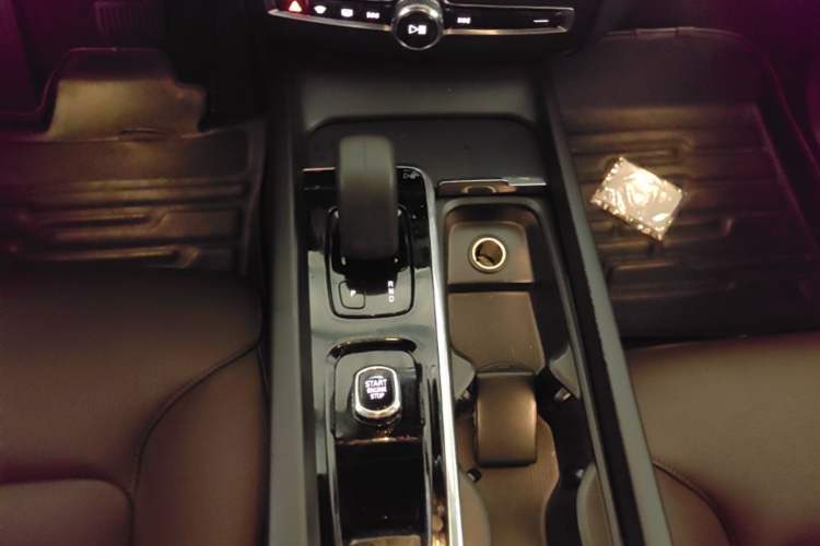 Used Volvo XC60 2022 B5 4x4 Zhiyi Luxury Edition Gear Lever