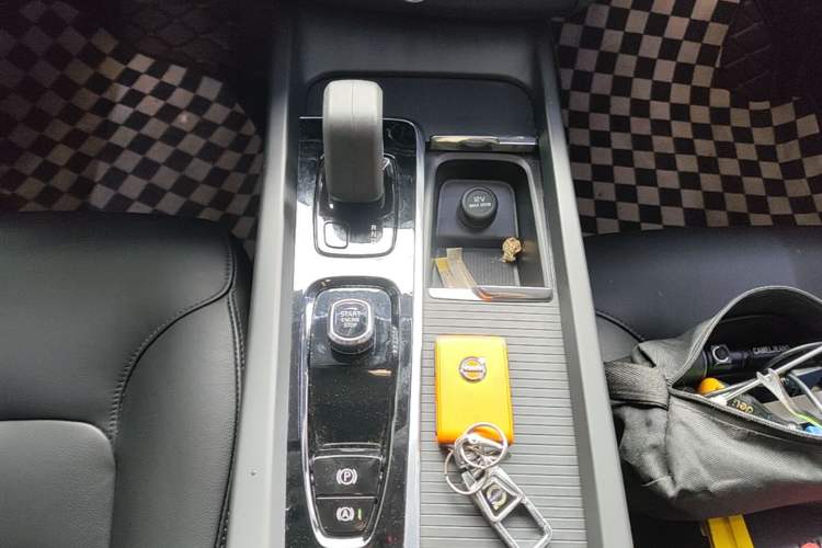 Used Volvo XC60 2022 B5 4x4 Zhiyi Luxury Edition Gear Lever