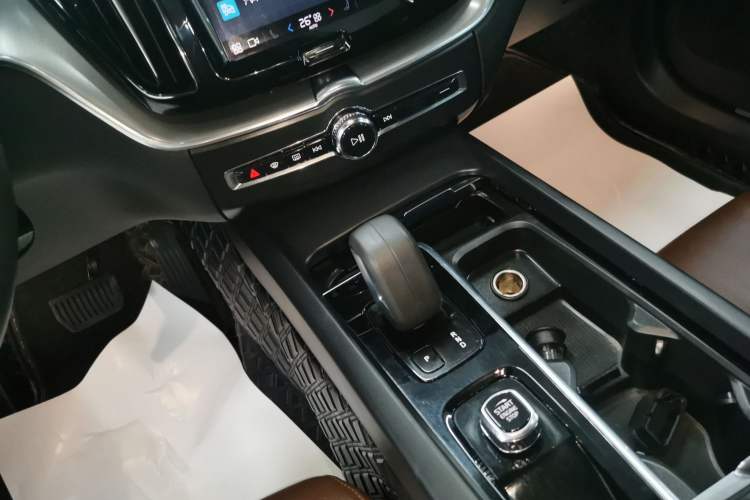 Used Volvo XC60 2022 B5 4x4 Zhiyi Luxury Edition Gear Lever