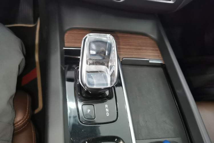 Used Volvo XC60 2022 B5 4x4 Smart Luxury Edition Gear Lever