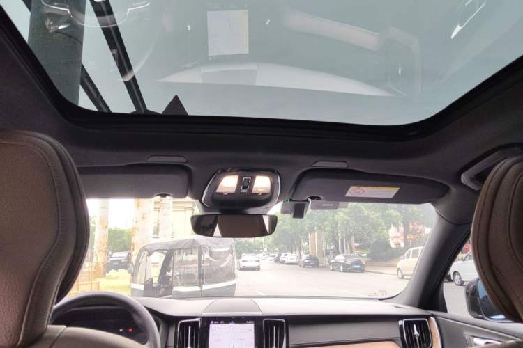Used Volvo XC60 2022 B5 4x4 Smart Luxury Edition Headliner