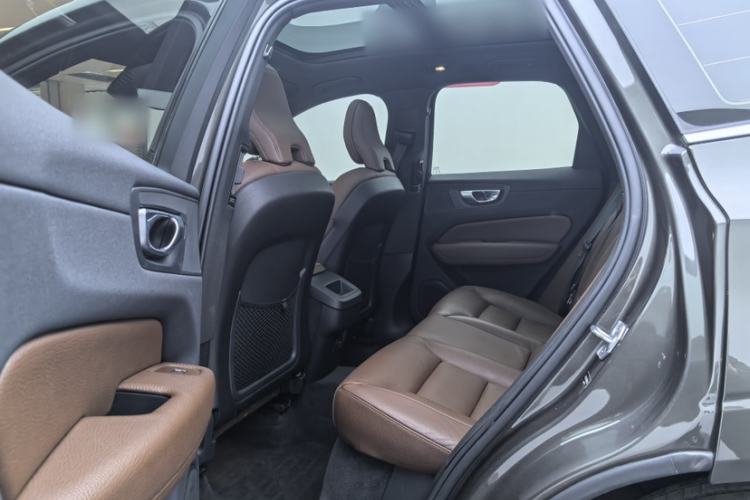 Used Volvo XC60 2022 B5 4x4 Smart Luxury Edition Interior 1