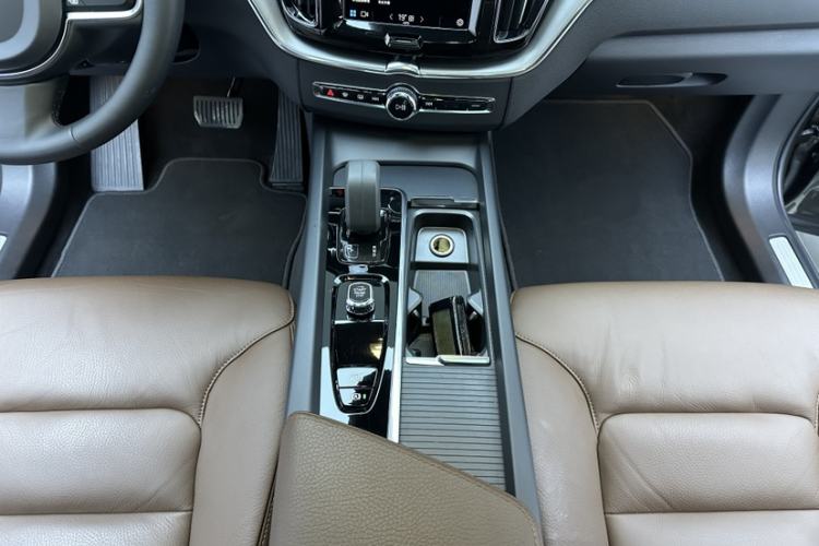 Used Volvo XC60 2022 B5 4x4 Zhiyi Luxury Edition Interior 1