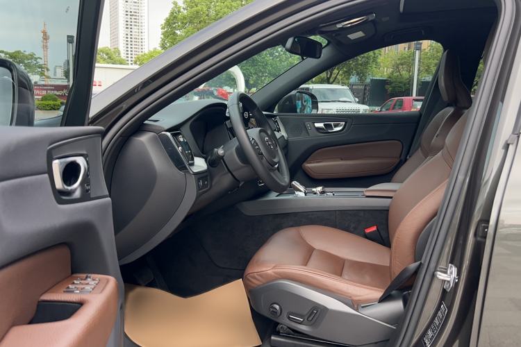 Used Volvo XC60 2022 B5 4x4 Zhiyi Luxury Edition Interior 1