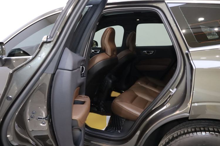 Used Volvo XC60 2022 B5 4x4 Smart Luxury Edition Interior 2