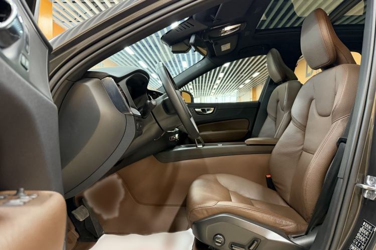 Used Volvo XC60 2022 B5 4x4 Zhiyi Luxury Edition Interior 2