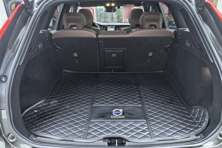 Used Volvo XC60 2022 B5 4x4 Smart Luxury Edition Interior 3
