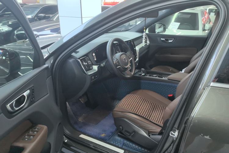 Used Volvo XC60 2022 B5 4x4 Zhiyi Luxury Edition Interior 3