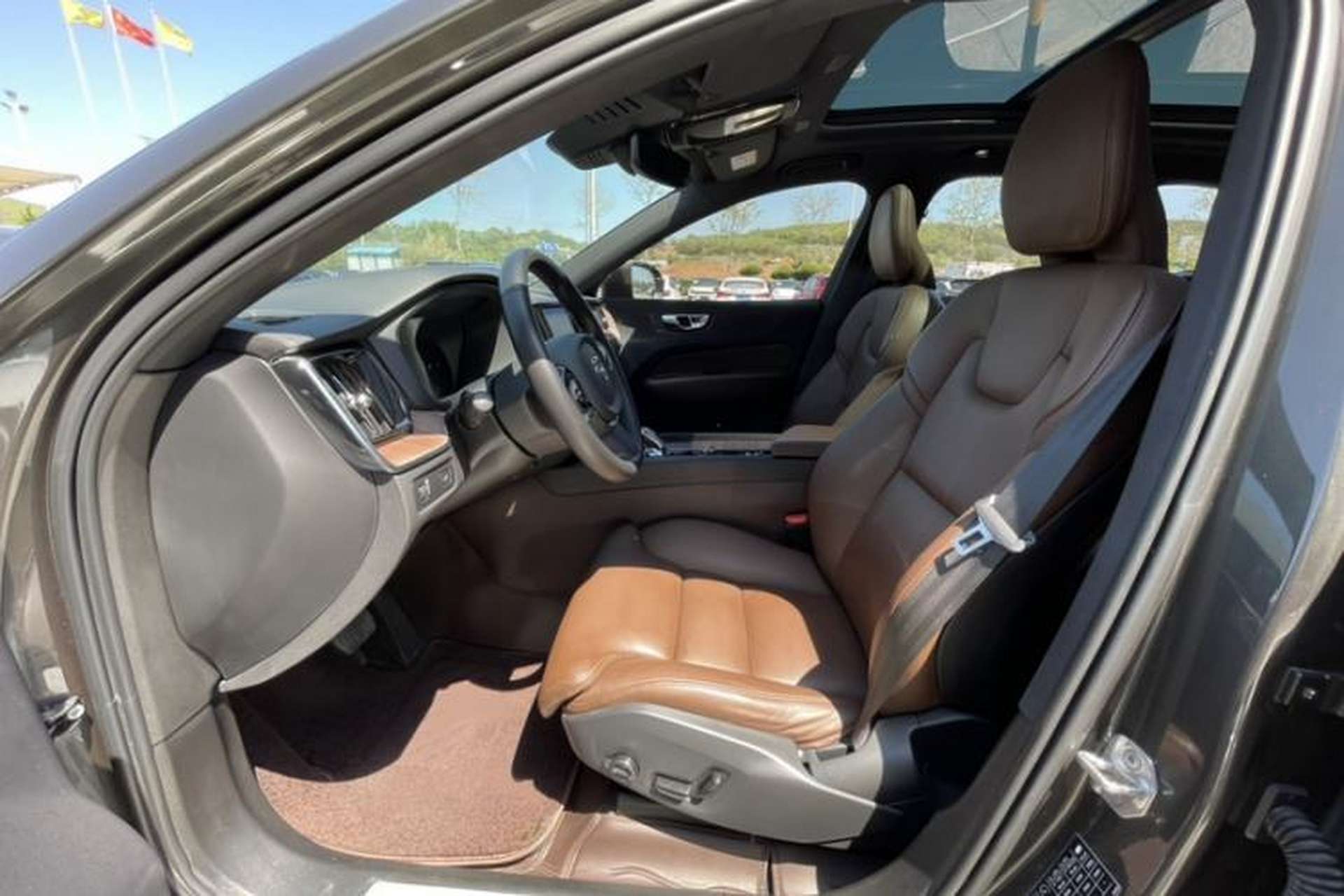 Used Volvo XC60 2022 B5 4x4 Smart Luxury Edition Interior 3