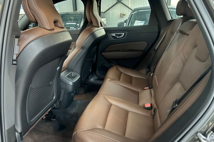 Used Volvo XC60 2022 B5 4x4 Smart Luxury Edition Interior 3