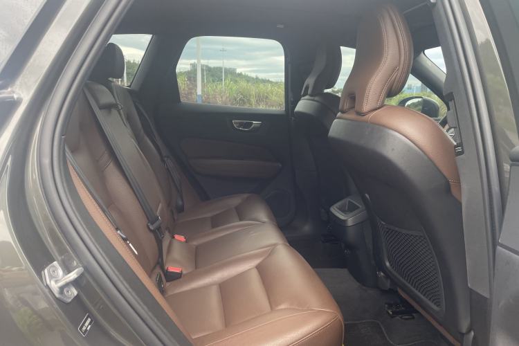 Used Volvo XC60 2022 B5 4x4 Smart Luxury Edition Interior 3