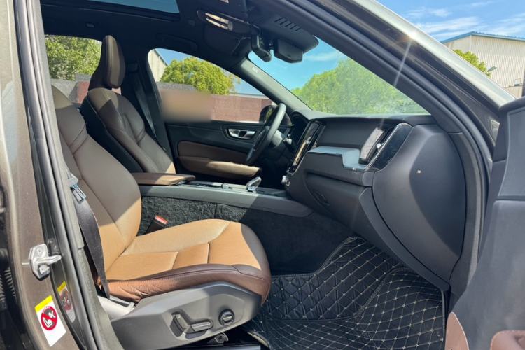 Used Volvo XC60 2022 B5 4x4 Zhiyi Luxury Edition Interior 4
