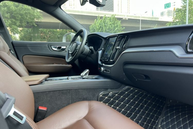 Used Volvo XC60 2022 B5 4x4 Zhiyi Luxury Edition Interior 4