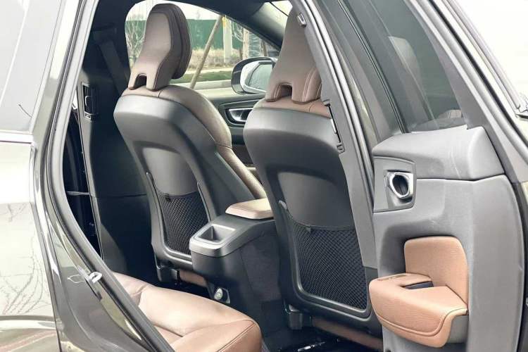 Used Volvo XC60 2022 B5 4x4 Smart Luxury Edition Interior 5