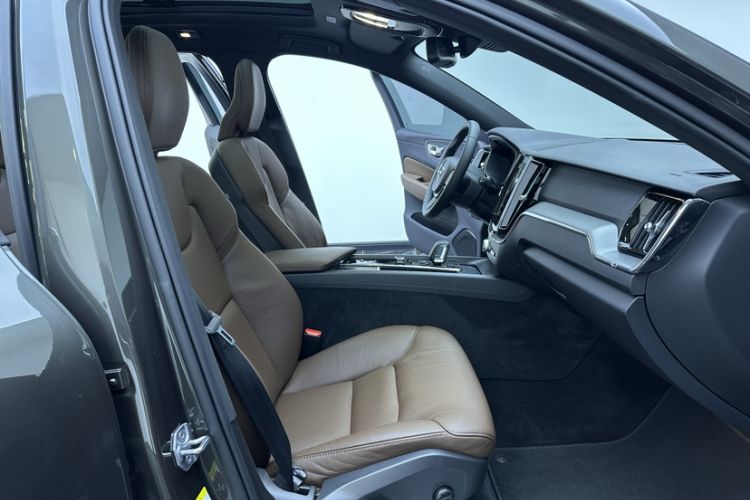 Used Volvo XC60 2022 B5 4x4 Zhiyi Luxury Edition Interior 5