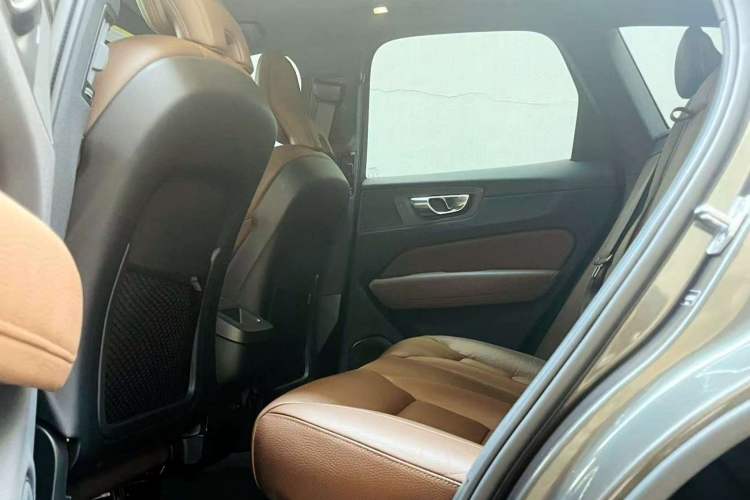 Used Volvo XC60 2022 B5 4x4 Smart Luxury Edition Interior 5