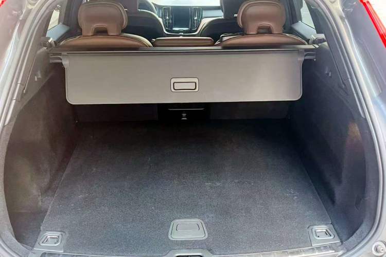 Used Volvo XC60 2022 B5 4x4 Smart Luxury Edition Interior 6