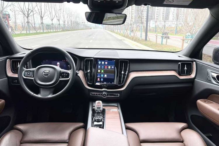 Used Volvo XC60 2022 B5 4x4 Smart Luxury Edition Interior 8