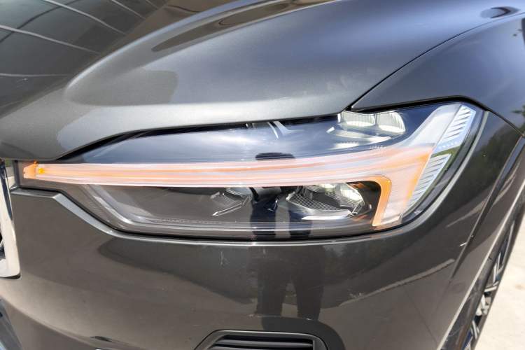 Used Volvo XC60 2022 B5 4x4 Smart Luxury Edition Left Front Headlight