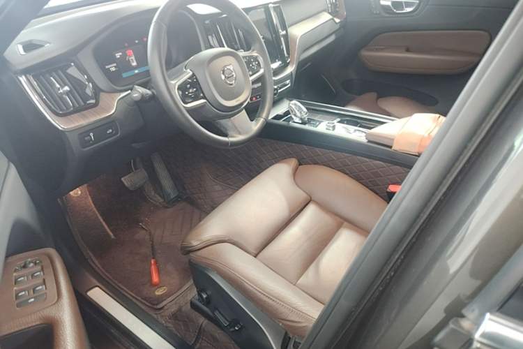 Used Volvo XC60 2022 B5 4x4 Smart Luxury Edition Left Front Seat