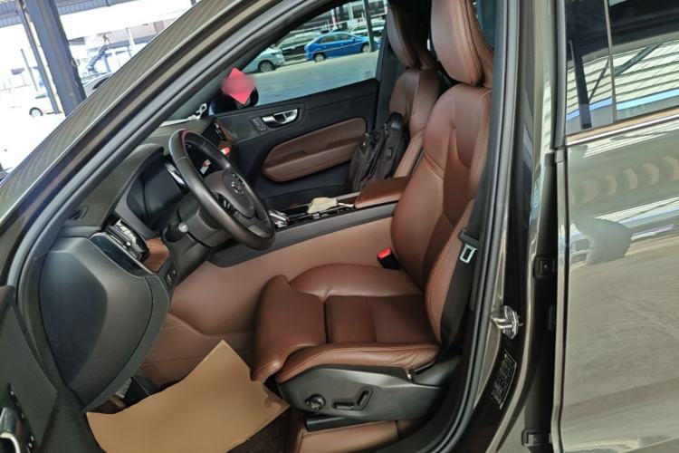 Used Volvo XC60 2022 B5 4x4 Smart Luxury Edition Left Front Seat